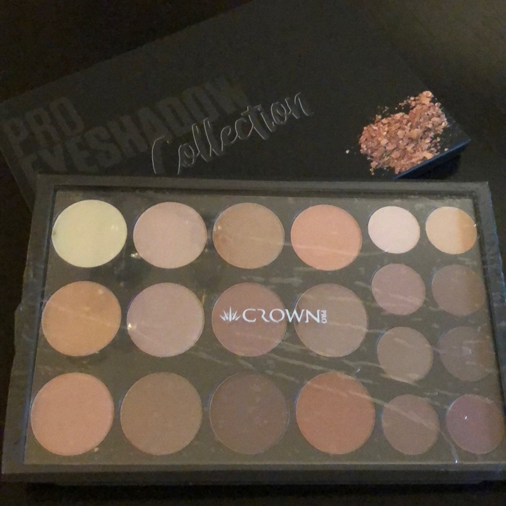 Crown palette! Professional eyeshadow collection!